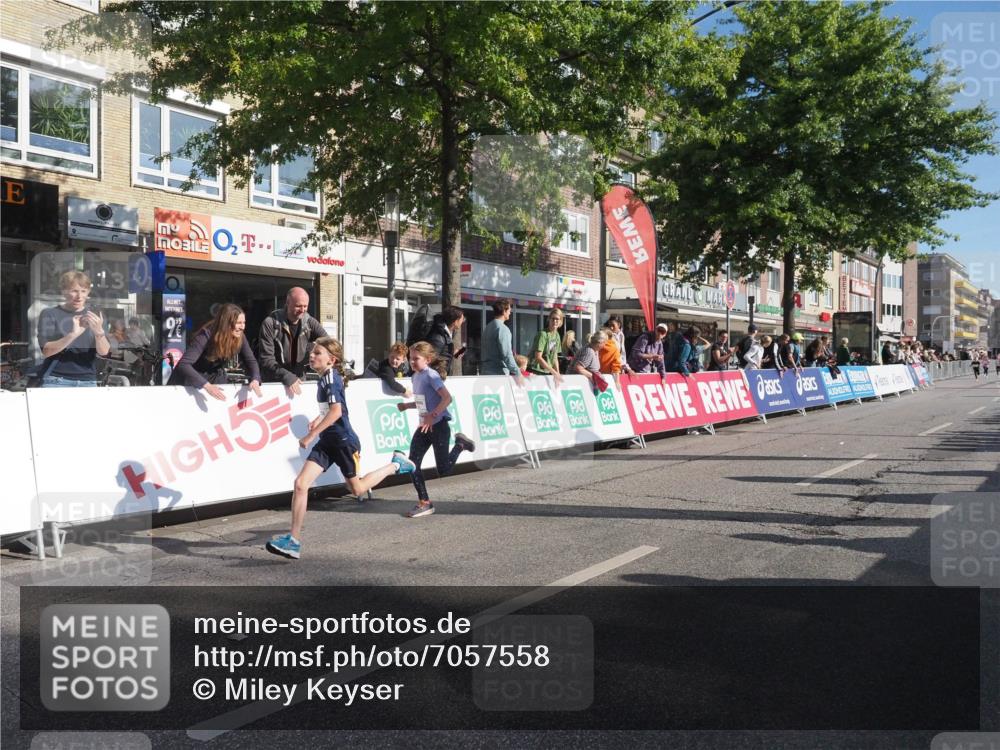 15.09.2024 - PSD Bank Halbmarathon Miley Keyser http://msf.ph/oto/7057558 15.09.2024 10:26:31 Ziel 86, 116, 118, 134, 143, 173, 188, 200, 209, 212, 216, 229, 237, 251, 307 meine-sportfotos.de