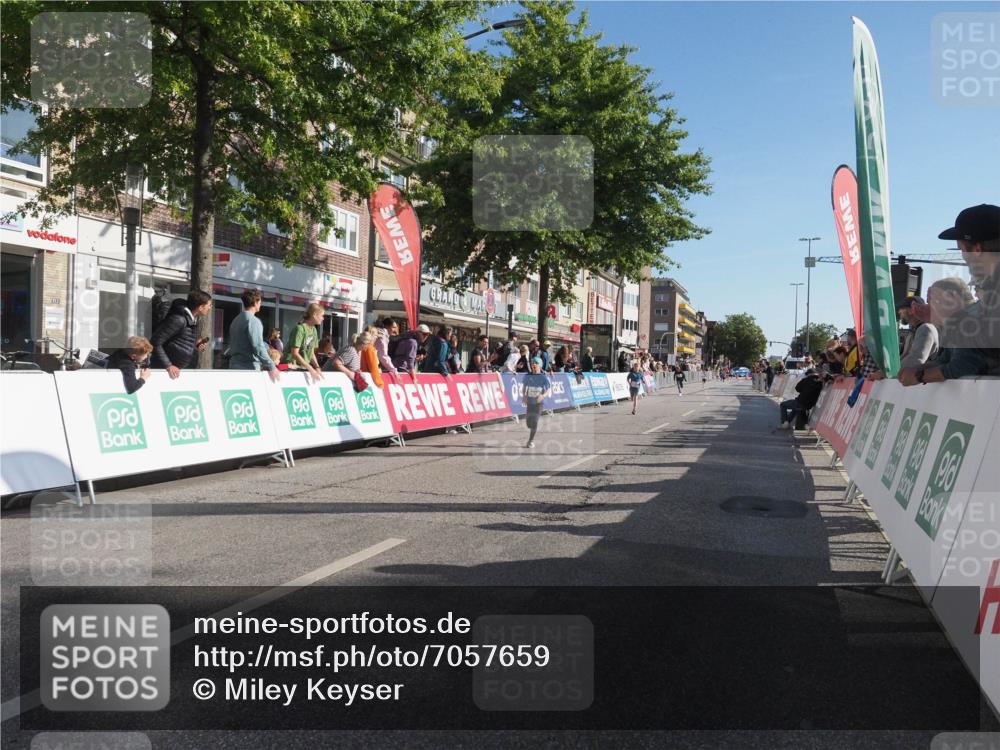 15.09.2024 - PSD Bank Halbmarathon Miley Keyser http://msf.ph/oto/7057659 15.09.2024 10:26:51 Ziel 42, 69, 196, 212, 215, 237, 284 meine-sportfotos.de