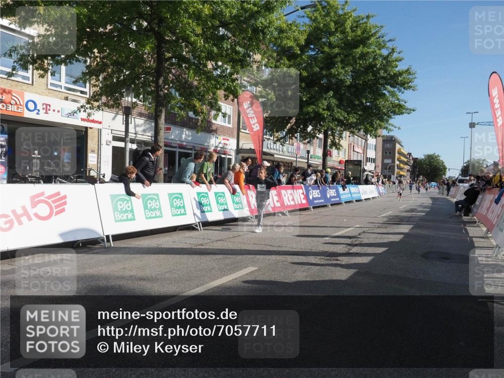15.09.2024 - PSD Bank Halbmarathon Miley Keyser http://msf.ph/oto/7057711 15.09.2024 10:26:57 Ziel 18, 42, 69, 75, 82, 167, 215, 270, 284, 294 meine-sportfotos.de