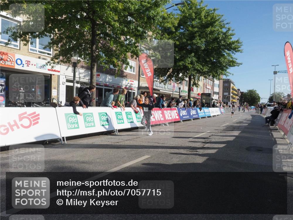 15.09.2024 - PSD Bank Halbmarathon Miley Keyser http://msf.ph/oto/7057715 15.09.2024 10:26:57 Ziel 18, 42, 69, 75, 82, 167, 215, 270, 284, 294 meine-sportfotos.de