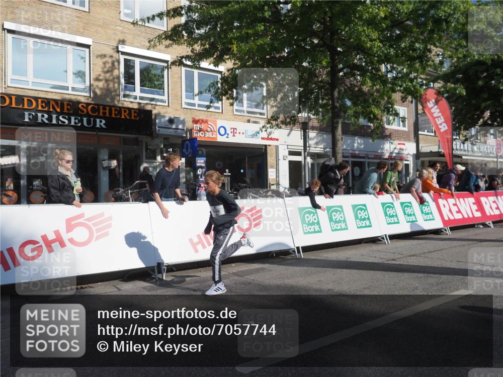 15.09.2024 - PSD Bank Halbmarathon Miley Keyser http://msf.ph/oto/7057744 15.09.2024 10:26:58 Ziel 18, 42, 69, 75, 82, 167, 215, 270, 284, 294 meine-sportfotos.de