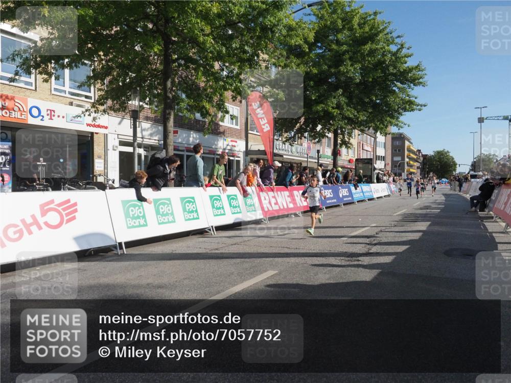 15.09.2024 - PSD Bank Halbmarathon Miley Keyser http://msf.ph/oto/7057752 15.09.2024 10:27:02 Ziel 18, 42, 69, 75, 82, 167, 198, 210, 270, 284, 294 meine-sportfotos.de