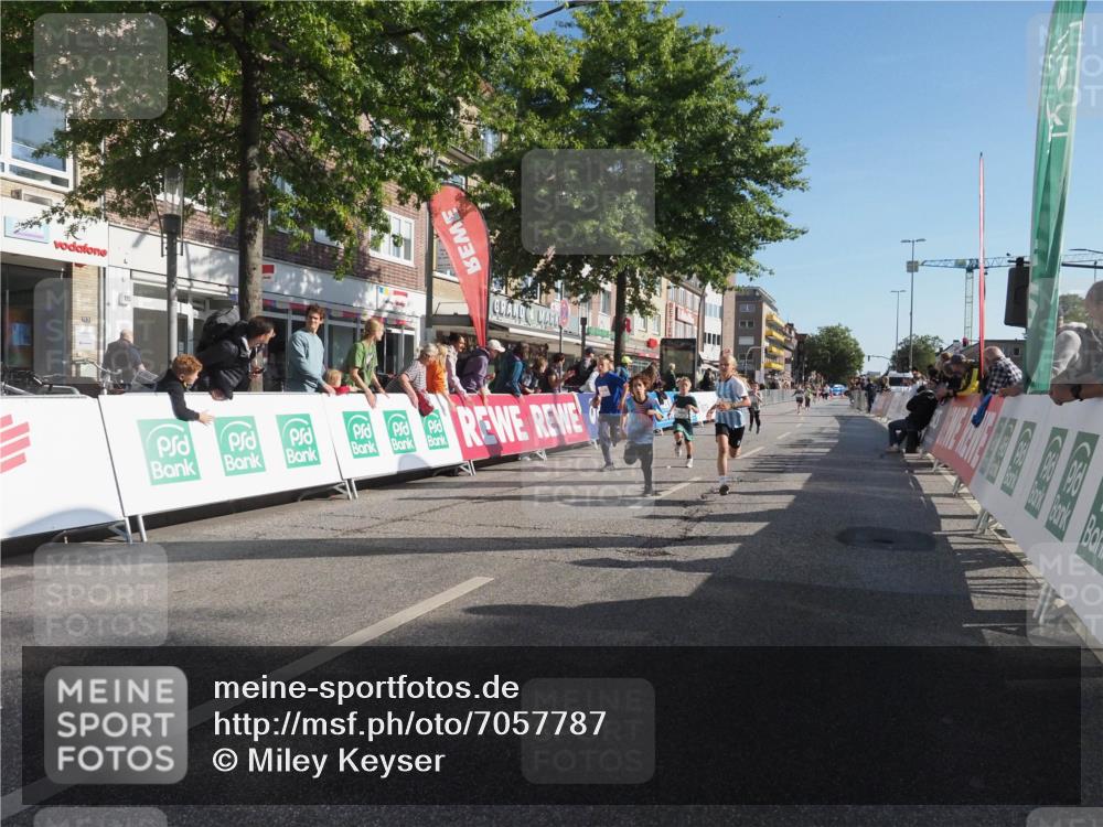 15.09.2024 - PSD Bank Halbmarathon Miley Keyser http://msf.ph/oto/7057787 15.09.2024 10:27:06 Ziel 18, 42, 69, 75, 82, 87, 136, 167, 198, 210, 270, 294 meine-sportfotos.de