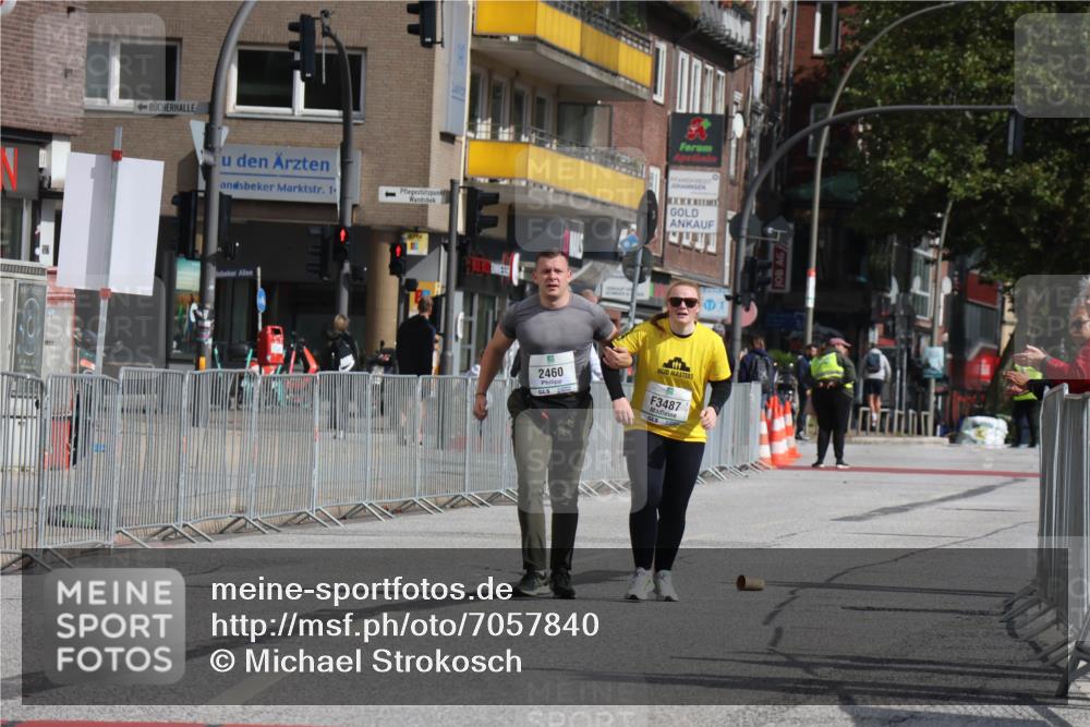 15.09.2024 - PSD Bank Halbmarathon Michael Strokosch http://msf.ph/oto/7057840 15.09.2024 12:56:26 Ziel 2459, 2460, 3487 meine-sportfotos.de
