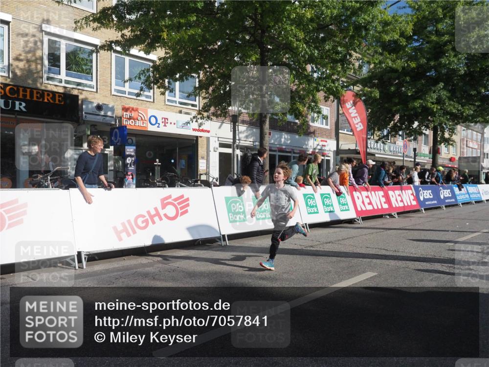 15.09.2024 - PSD Bank Halbmarathon Miley Keyser http://msf.ph/oto/7057841 15.09.2024 10:27:09 Ziel 18, 42, 48, 75, 82, 87, 136, 139, 167, 198, 210, 268, 270, 294 meine-sportfotos.de