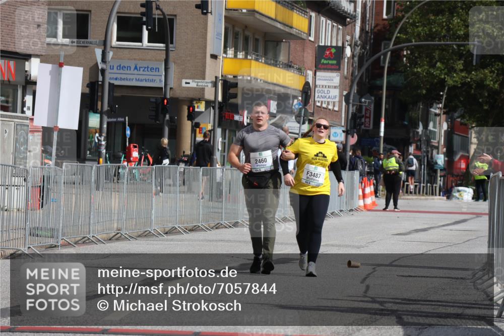 15.09.2024 - PSD Bank Halbmarathon Michael Strokosch http://msf.ph/oto/7057844 15.09.2024 12:56:27 Ziel 2459, 2460, 3487 meine-sportfotos.de