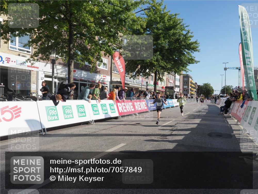 15.09.2024 - PSD Bank Halbmarathon Miley Keyser http://msf.ph/oto/7057849 15.09.2024 10:27:12 Ziel 18, 42, 48, 75, 82, 87, 136, 139, 167, 198, 210, 219, 268, 270, 272, 294 meine-sportfotos.de