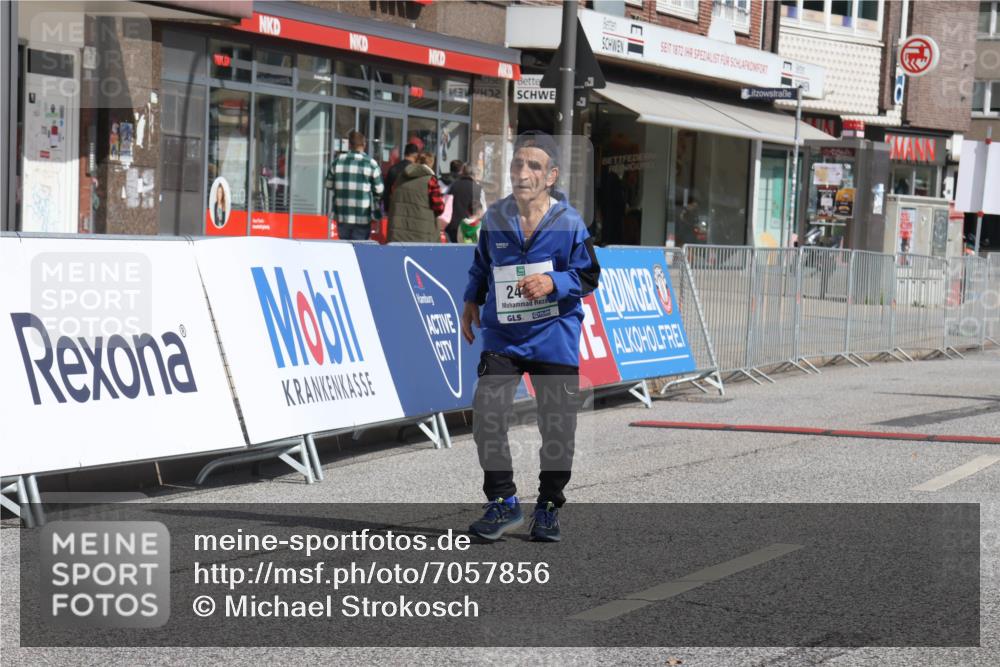 15.09.2024 - PSD Bank Halbmarathon Michael Strokosch http://msf.ph/oto/7057856 15.09.2024 12:56:30 Ziel 2459, 2460, 3487 meine-sportfotos.de