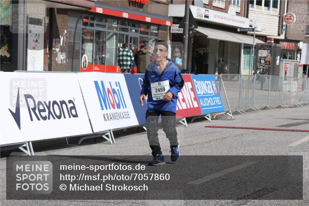 15.09.2024 - PSD Bank Halbmarathon Michael Strokosch http://msf.ph/oto/7057860 15.09.2024 12:56:30 Ziel 2459, 2460, 3487 meine-sportfotos.de