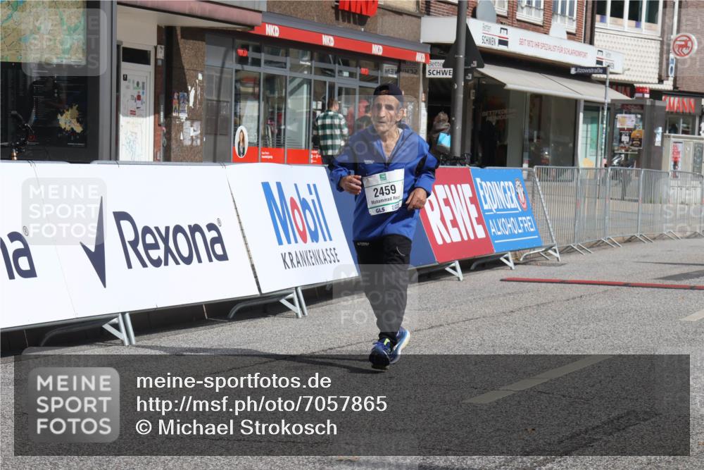 15.09.2024 - PSD Bank Halbmarathon Michael Strokosch http://msf.ph/oto/7057865 15.09.2024 12:56:30 Ziel 2459, 2460, 3487 meine-sportfotos.de