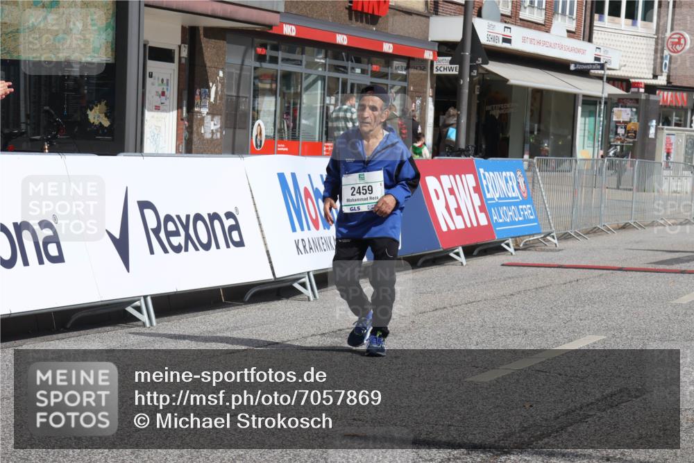 15.09.2024 - PSD Bank Halbmarathon Michael Strokosch http://msf.ph/oto/7057869 15.09.2024 12:56:30 Ziel 2459, 2460, 3487 meine-sportfotos.de