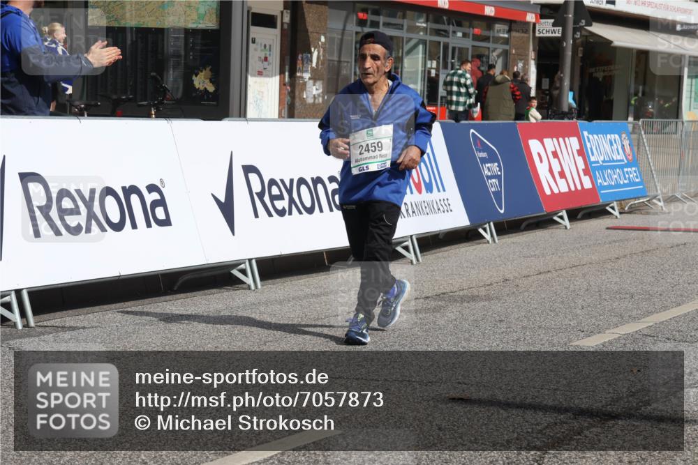 15.09.2024 - PSD Bank Halbmarathon Michael Strokosch http://msf.ph/oto/7057873 15.09.2024 12:56:31 Ziel 2459, 2460, 3487 meine-sportfotos.de