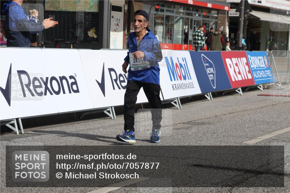 15.09.2024 - PSD Bank Halbmarathon Michael Strokosch http://msf.ph/oto/7057877 15.09.2024 12:56:31 Ziel 2459, 2460, 3487 meine-sportfotos.de
