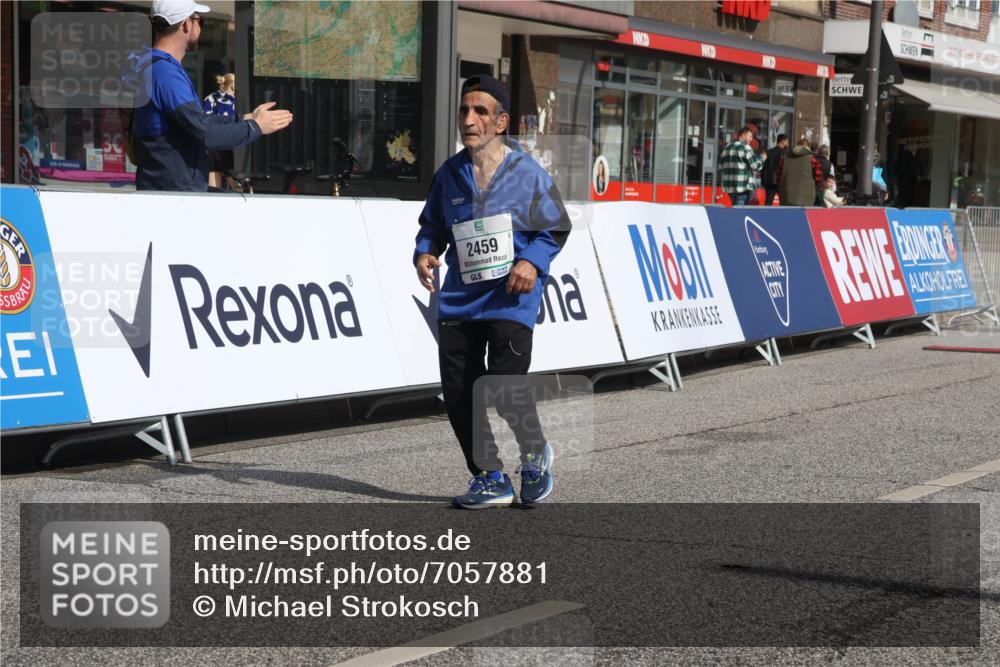15.09.2024 - PSD Bank Halbmarathon Michael Strokosch http://msf.ph/oto/7057881 15.09.2024 12:56:31 Ziel 2459, 2460, 3487 meine-sportfotos.de