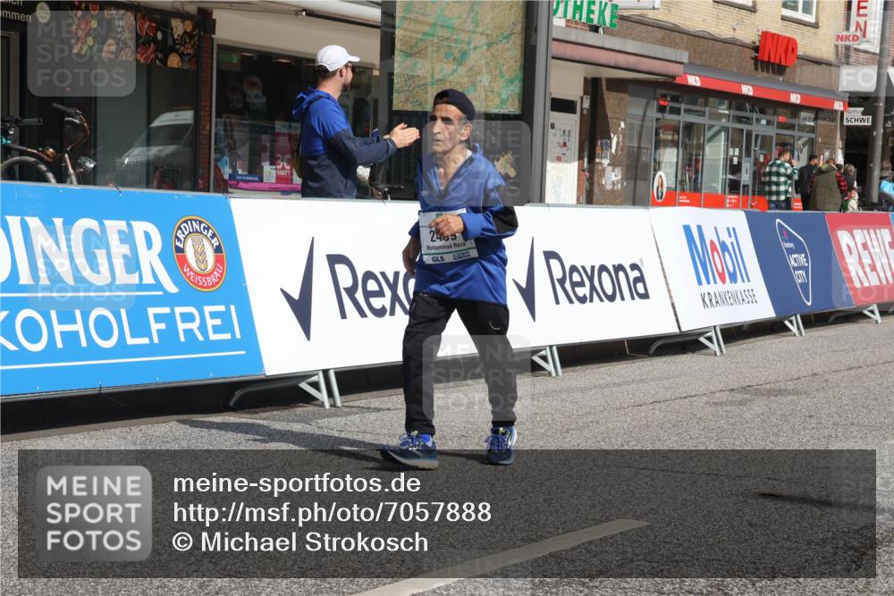15.09.2024 - PSD Bank Halbmarathon Michael Strokosch http://msf.ph/oto/7057888 15.09.2024 12:56:32 Ziel 2459, 2460, 3487 meine-sportfotos.de