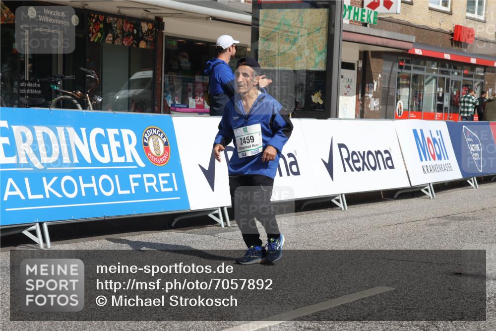 15.09.2024 - PSD Bank Halbmarathon Michael Strokosch http://msf.ph/oto/7057892 15.09.2024 12:56:32 Ziel 2459, 2460, 3487 meine-sportfotos.de