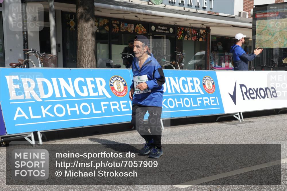 15.09.2024 - PSD Bank Halbmarathon Michael Strokosch http://msf.ph/oto/7057909 15.09.2024 12:56:33 Ziel 2459, 2460, 3487 meine-sportfotos.de