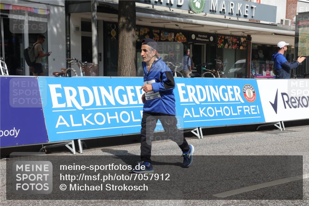 15.09.2024 - PSD Bank Halbmarathon Michael Strokosch http://msf.ph/oto/7057912 15.09.2024 12:56:33 Ziel 2459, 2460, 3487 meine-sportfotos.de