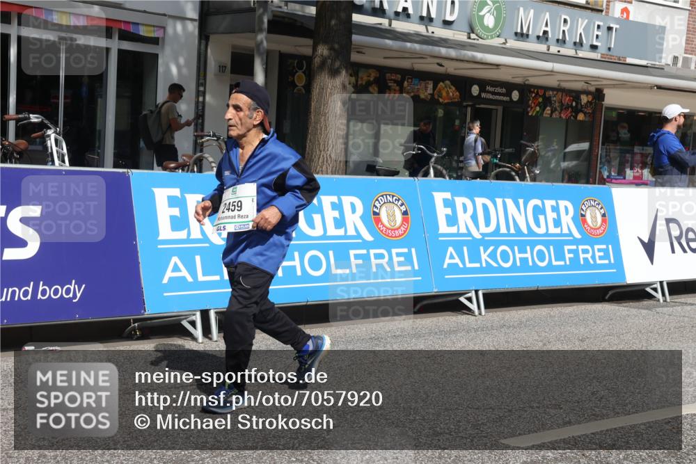 15.09.2024 - PSD Bank Halbmarathon Michael Strokosch http://msf.ph/oto/7057920 15.09.2024 12:56:33 Ziel 2459, 2460, 3487 meine-sportfotos.de