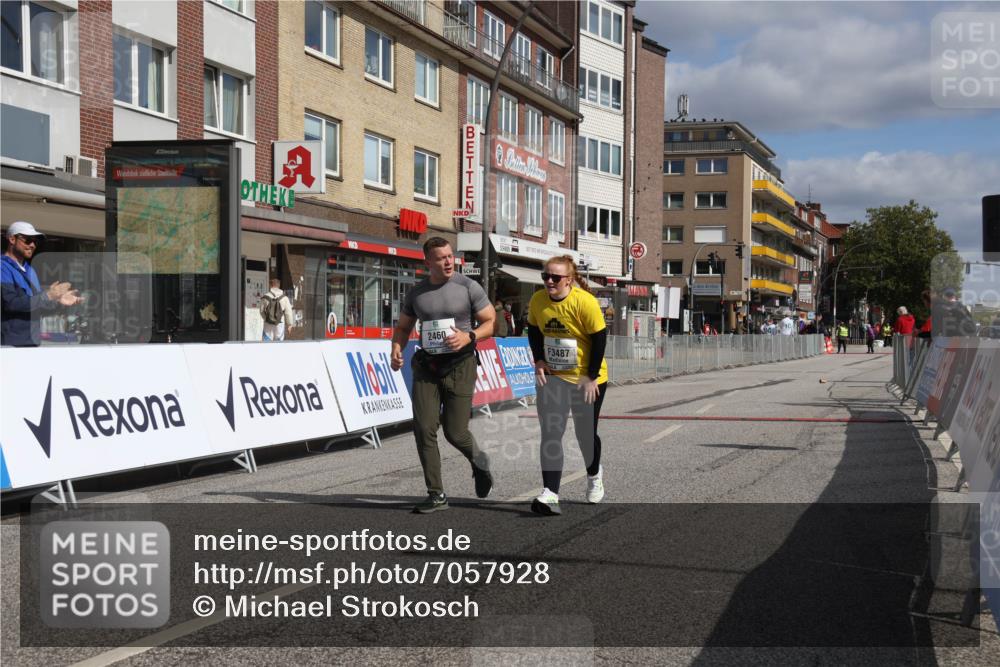 15.09.2024 - PSD Bank Halbmarathon Michael Strokosch http://msf.ph/oto/7057928 15.09.2024 12:56:36 Ziel 2459, 2460, 3487 meine-sportfotos.de