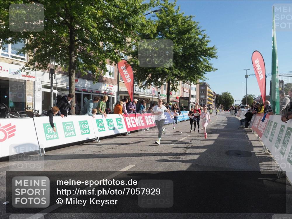15.09.2024 - PSD Bank Halbmarathon Miley Keyser http://msf.ph/oto/7057929 15.09.2024 10:27:20 Ziel 8, 48, 87, 122, 136, 139, 174, 198, 210, 219, 233, 268, 272 meine-sportfotos.de