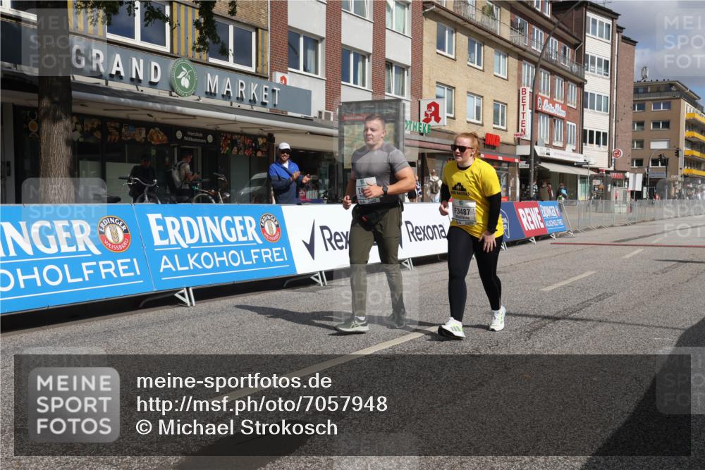 15.09.2024 - PSD Bank Halbmarathon Michael Strokosch http://msf.ph/oto/7057948 15.09.2024 12:56:37 Ziel 2459, 2460, 3487 meine-sportfotos.de
