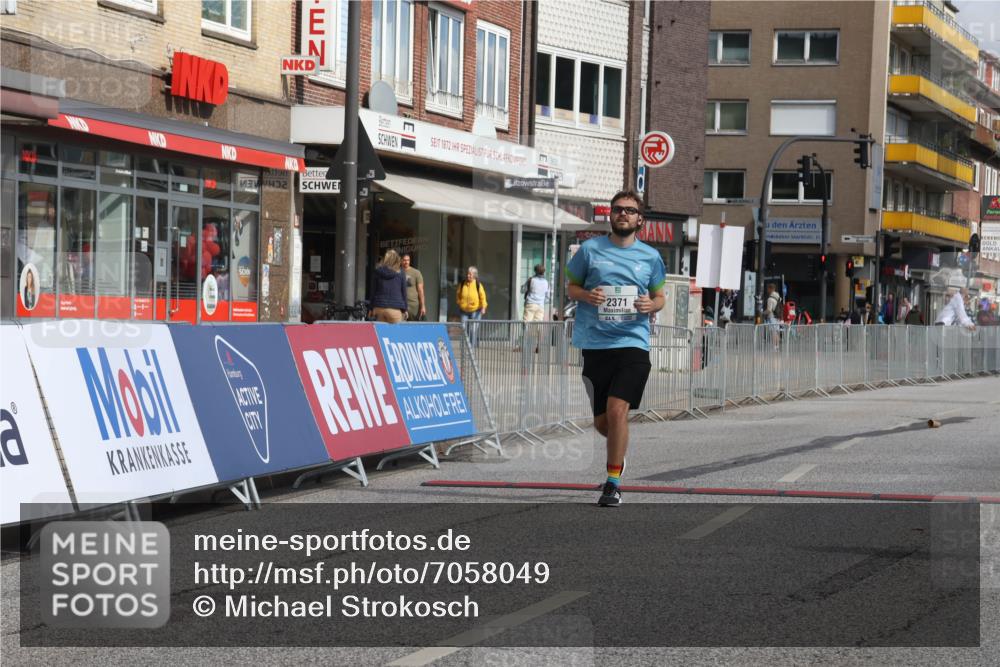 15.09.2024 - PSD Bank Halbmarathon Michael Strokosch http://msf.ph/oto/7058049 15.09.2024 12:57:41 Ziel 2371 meine-sportfotos.de