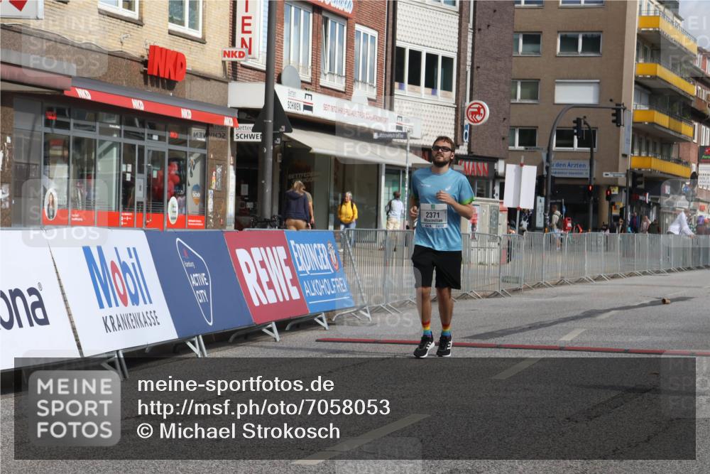 15.09.2024 - PSD Bank Halbmarathon Michael Strokosch http://msf.ph/oto/7058053 15.09.2024 12:57:41 Ziel 2371 meine-sportfotos.de