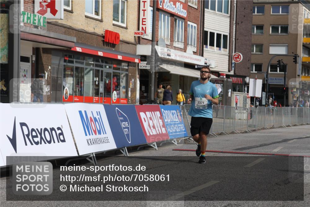 15.09.2024 - PSD Bank Halbmarathon Michael Strokosch http://msf.ph/oto/7058061 15.09.2024 12:57:42 Ziel 2371 meine-sportfotos.de