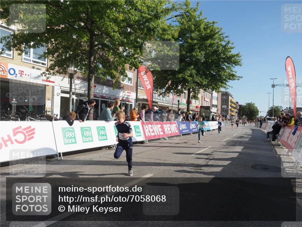15.09.2024 - PSD Bank Halbmarathon Miley Keyser http://msf.ph/oto/7058068 15.09.2024 10:27:38 Ziel 8, 27, 28, 37, 73, 101, 103, 122, 125, 159, 174, 204, 233, 249 meine-sportfotos.de
