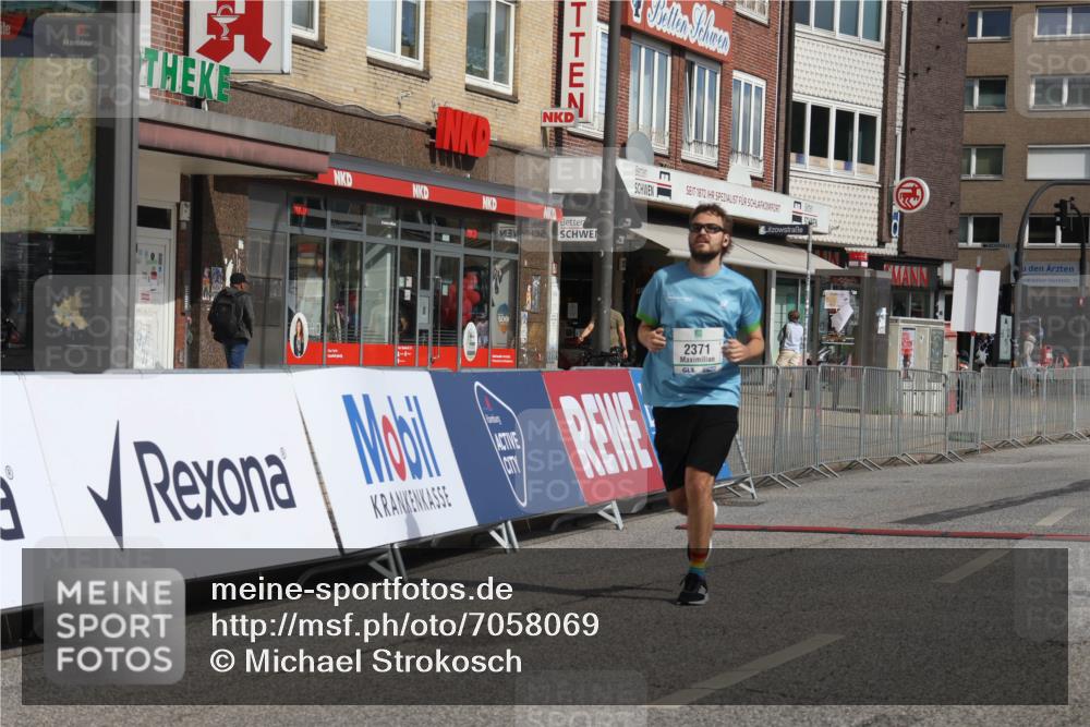 15.09.2024 - PSD Bank Halbmarathon Michael Strokosch http://msf.ph/oto/7058069 15.09.2024 12:57:43 Ziel 2371 meine-sportfotos.de