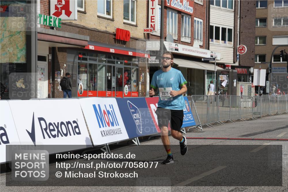 15.09.2024 - PSD Bank Halbmarathon Michael Strokosch http://msf.ph/oto/7058077 15.09.2024 12:57:43 Ziel 2371 meine-sportfotos.de