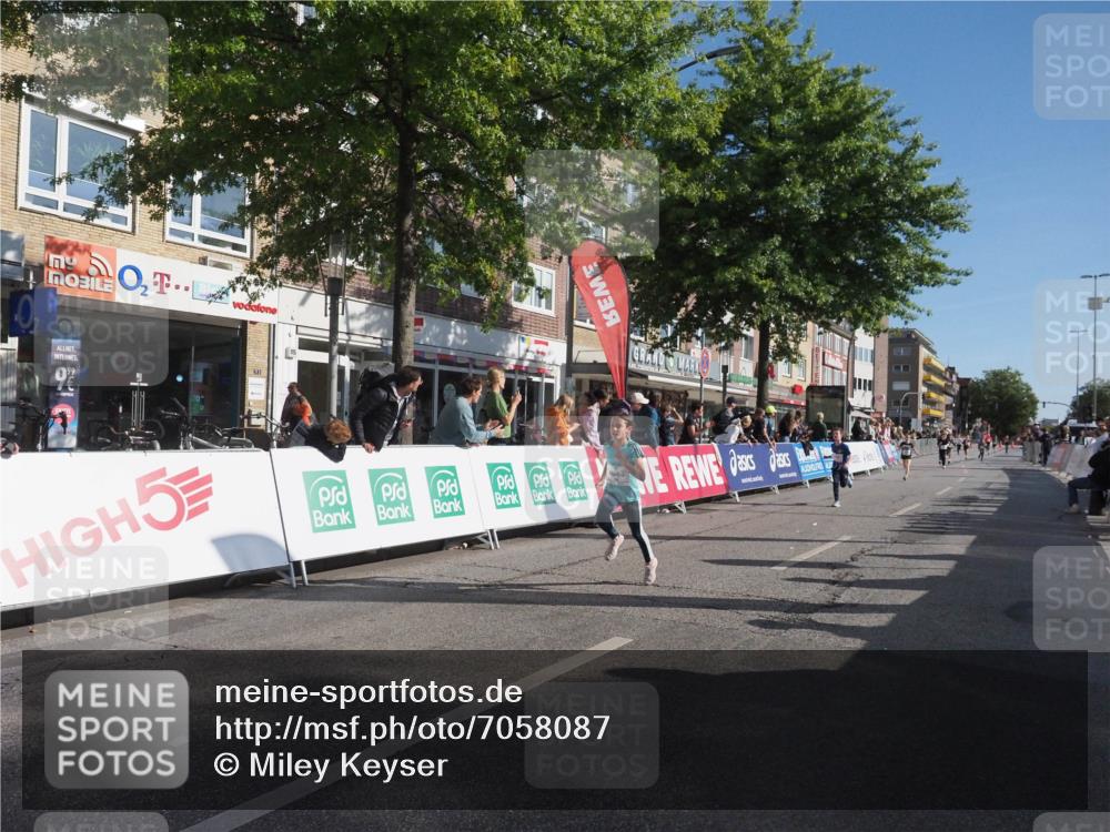 15.09.2024 - PSD Bank Halbmarathon Miley Keyser http://msf.ph/oto/7058087 15.09.2024 10:27:40 Ziel 8, 27, 28, 37, 73, 101, 103, 122, 125, 159, 204, 249, 296 meine-sportfotos.de