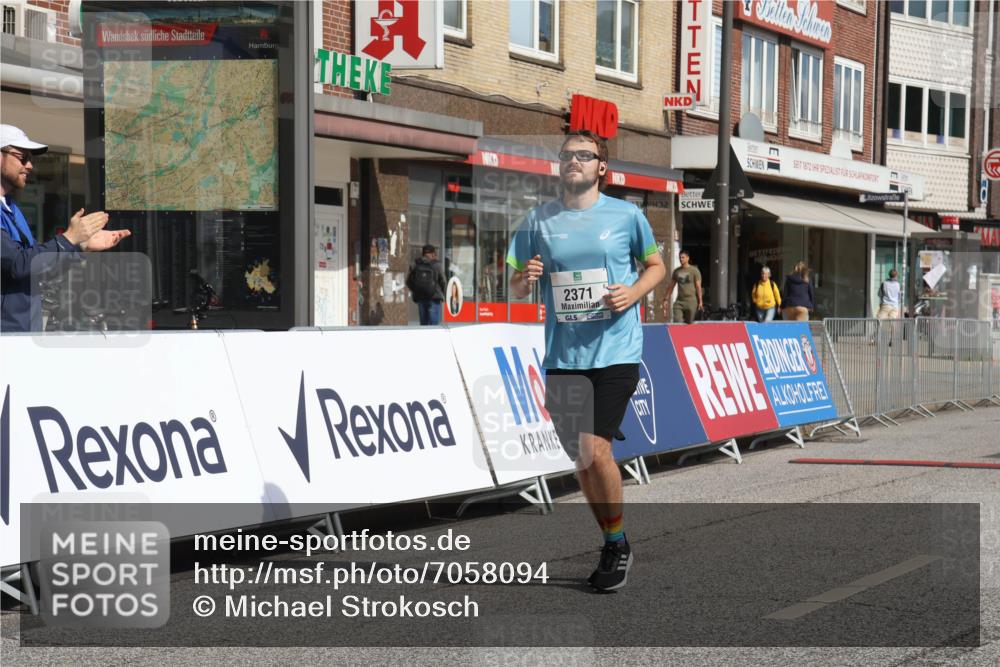 15.09.2024 - PSD Bank Halbmarathon Michael Strokosch http://msf.ph/oto/7058094 15.09.2024 12:57:44 Ziel 2371 meine-sportfotos.de