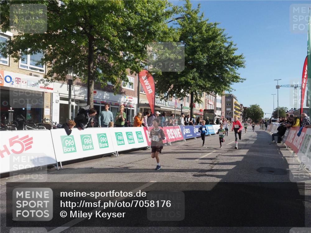15.09.2024 - PSD Bank Halbmarathon Miley Keyser http://msf.ph/oto/7058176 15.09.2024 10:27:49 Ziel 27, 28, 37, 73, 77, 101, 103, 108, 125, 128, 138, 247, 249, 261, 296 meine-sportfotos.de