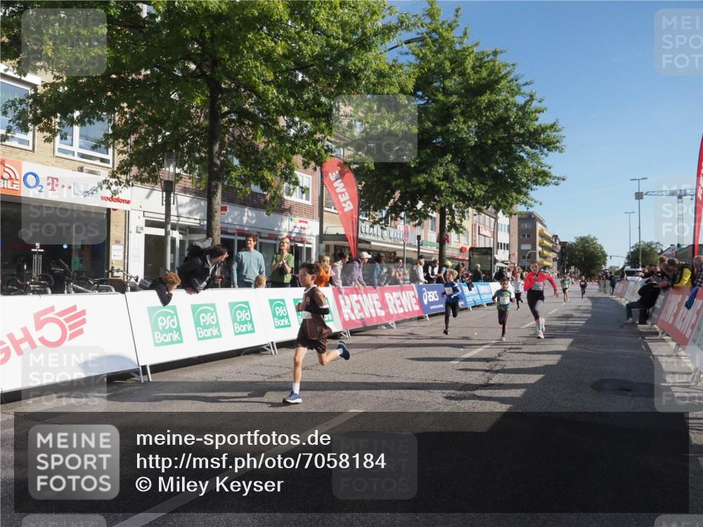 15.09.2024 - PSD Bank Halbmarathon Miley Keyser http://msf.ph/oto/7058184 15.09.2024 10:27:50 Ziel 27, 28, 37, 73, 77, 101, 103, 108, 125, 128, 138, 247, 249, 261, 296 meine-sportfotos.de