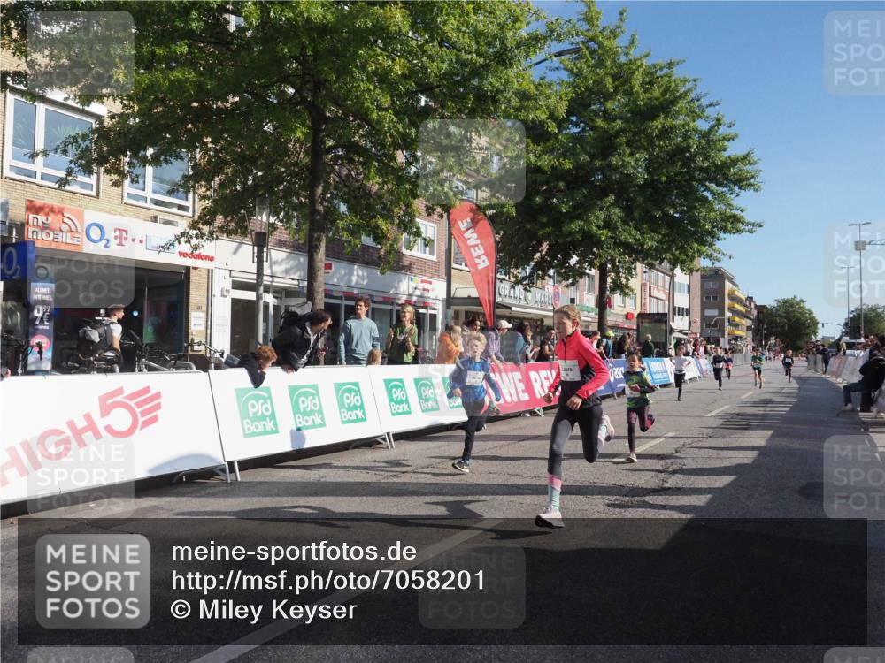 15.09.2024 - PSD Bank Halbmarathon Miley Keyser http://msf.ph/oto/7058201 15.09.2024 10:27:51 Ziel 27, 28, 37, 43, 73, 77, 101, 103, 108, 125, 128, 138, 247, 249, 261, 296 meine-sportfotos.de