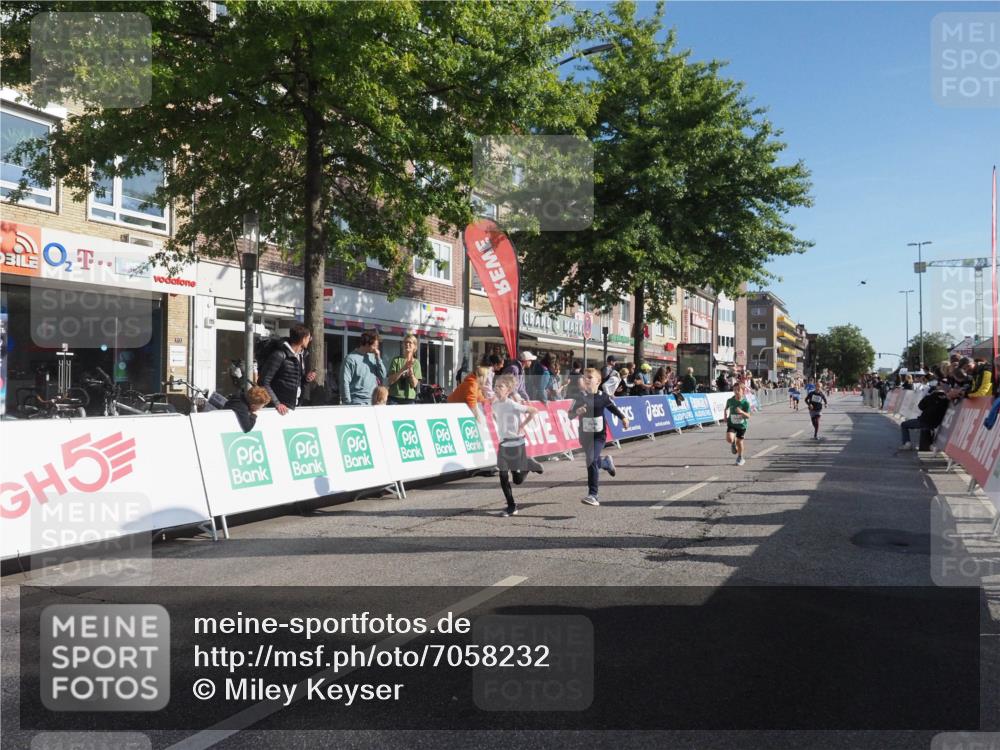 15.09.2024 - PSD Bank Halbmarathon Miley Keyser http://msf.ph/oto/7058232 15.09.2024 10:27:54 Ziel 14, 27, 28, 37, 43, 73, 77, 101, 103, 108, 128, 138, 230, 247, 249, 261, 296 meine-sportfotos.de