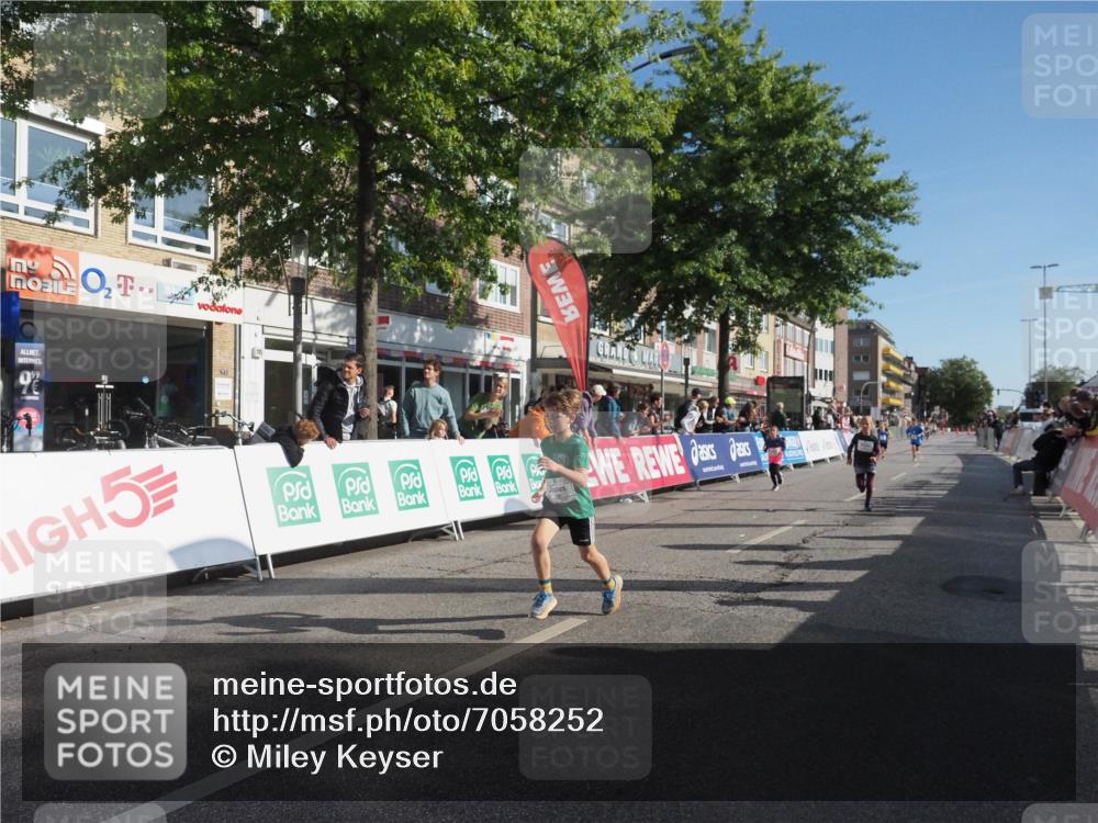 15.09.2024 - PSD Bank Halbmarathon Miley Keyser http://msf.ph/oto/7058252 15.09.2024 10:27:56 Ziel 14, 27, 28, 43, 73, 77, 94, 108, 128, 138, 230, 247, 249, 261, 262, 293, 296 meine-sportfotos.de