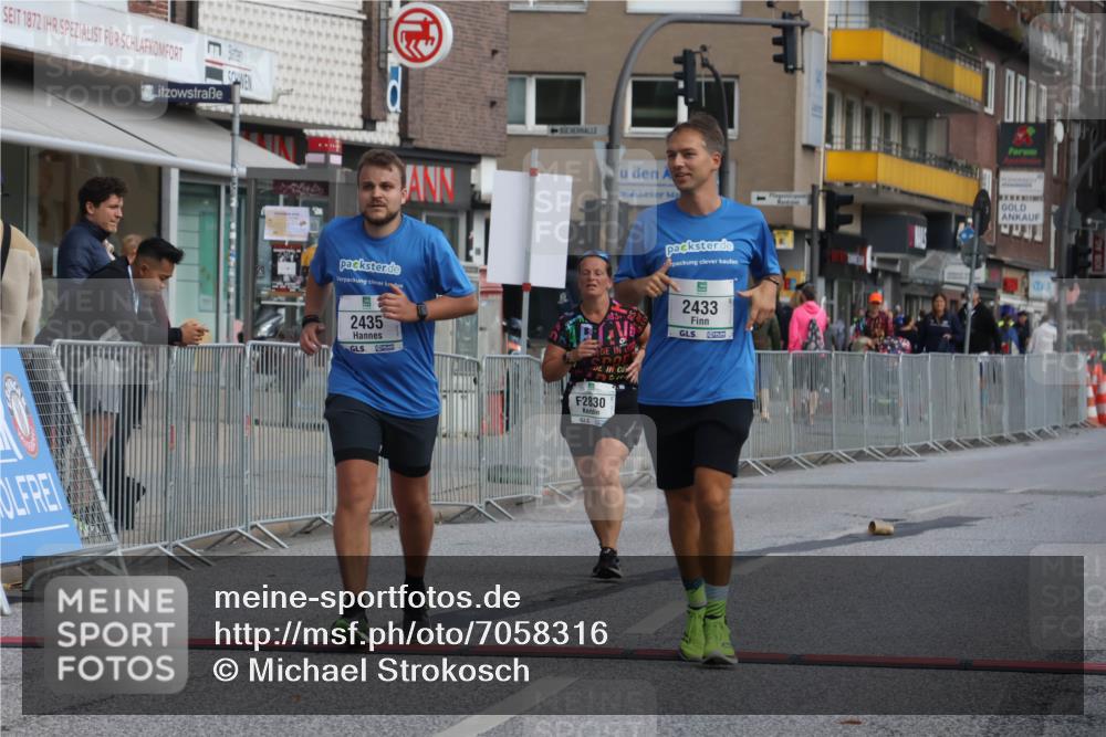 15.09.2024 - PSD Bank Halbmarathon Michael Strokosch http://msf.ph/oto/7058316 15.09.2024 13:00:09 Ziel 2433, 2435, 2830 meine-sportfotos.de