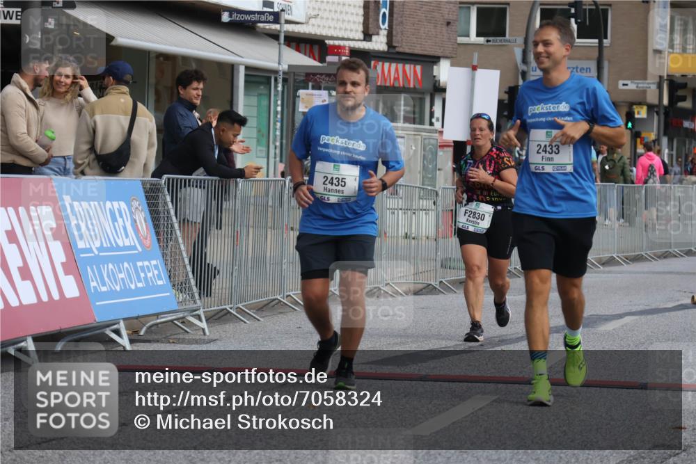 15.09.2024 - PSD Bank Halbmarathon Michael Strokosch http://msf.ph/oto/7058324 15.09.2024 13:00:09 Ziel 2433, 2435, 2830 meine-sportfotos.de