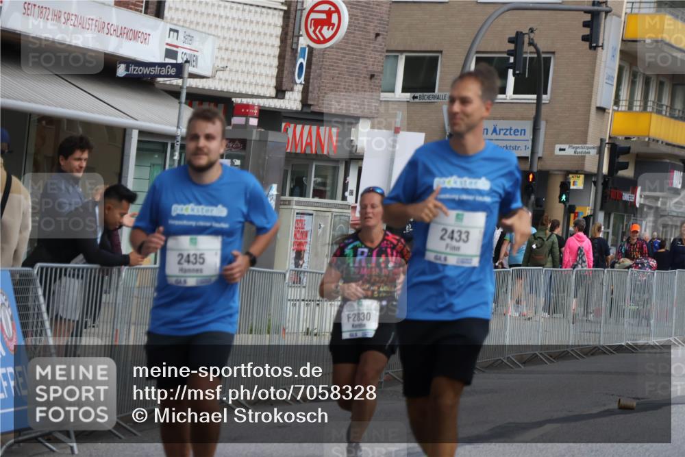 15.09.2024 - PSD Bank Halbmarathon Michael Strokosch http://msf.ph/oto/7058328 15.09.2024 13:00:10 Ziel 2433, 2435, 2830 meine-sportfotos.de