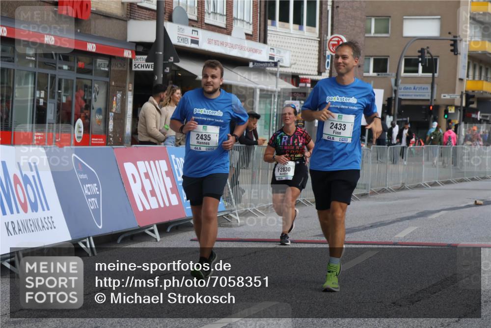 15.09.2024 - PSD Bank Halbmarathon Michael Strokosch http://msf.ph/oto/7058351 15.09.2024 13:00:11 Ziel 2433, 2435, 2830 meine-sportfotos.de