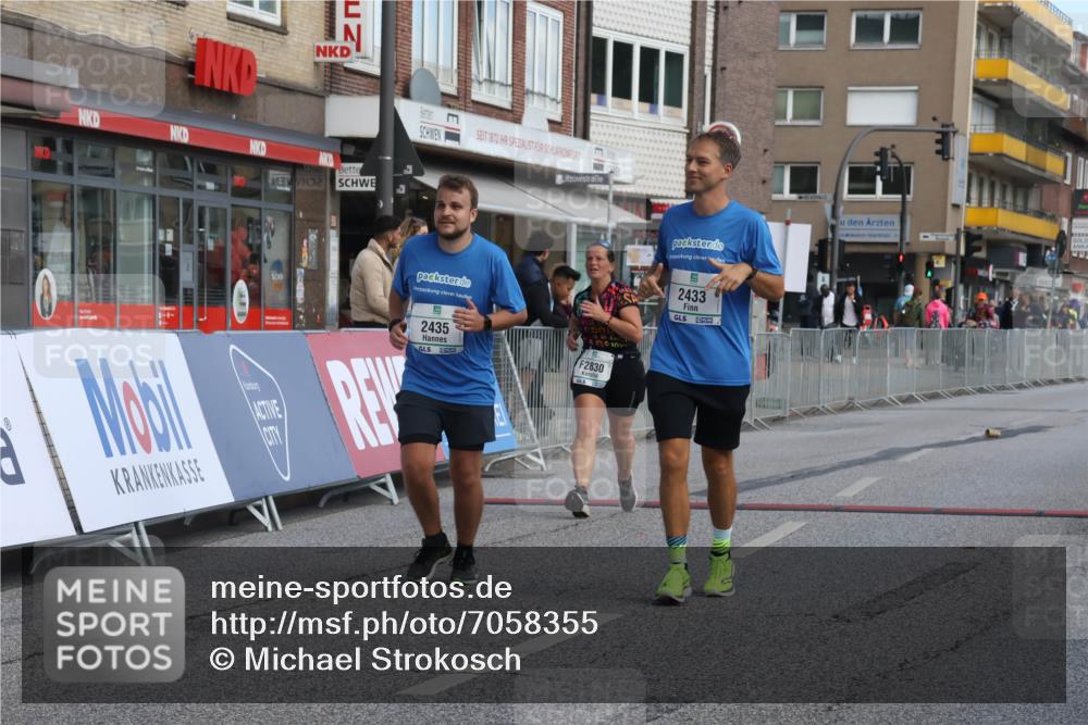 15.09.2024 - PSD Bank Halbmarathon Michael Strokosch http://msf.ph/oto/7058355 15.09.2024 13:00:11 Ziel 2433, 2435, 2830 meine-sportfotos.de