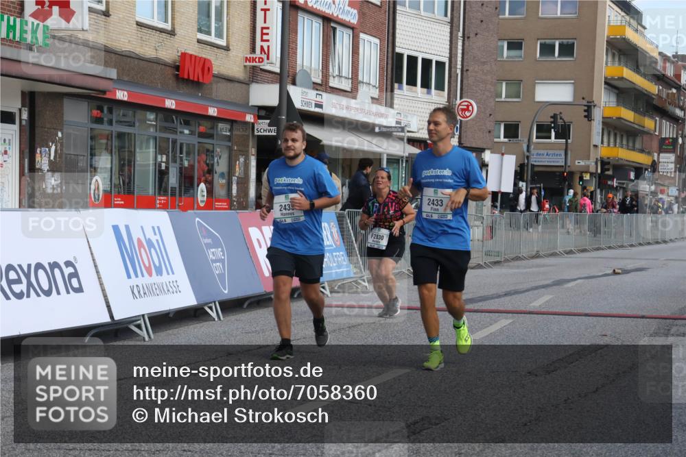 15.09.2024 - PSD Bank Halbmarathon Michael Strokosch http://msf.ph/oto/7058360 15.09.2024 13:00:12 Ziel 2433, 2435, 2830 meine-sportfotos.de