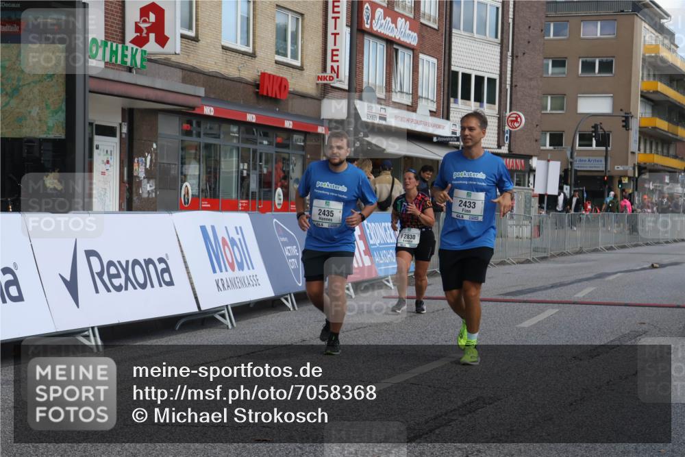 15.09.2024 - PSD Bank Halbmarathon Michael Strokosch http://msf.ph/oto/7058368 15.09.2024 13:00:12 Ziel 2433, 2435, 2830 meine-sportfotos.de