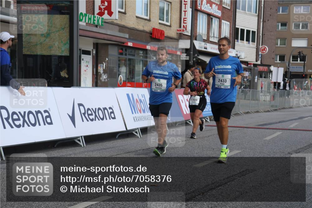 15.09.2024 - PSD Bank Halbmarathon Michael Strokosch http://msf.ph/oto/7058376 15.09.2024 13:00:13 Ziel 2433, 2435, 2830 meine-sportfotos.de