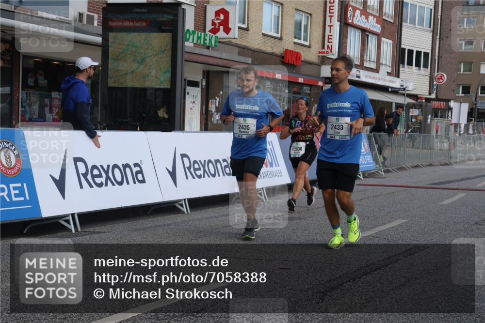 15.09.2024 - PSD Bank Halbmarathon Michael Strokosch http://msf.ph/oto/7058388 15.09.2024 13:00:13 Ziel 2433, 2435, 2830 meine-sportfotos.de