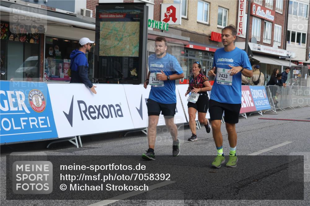 15.09.2024 - PSD Bank Halbmarathon Michael Strokosch http://msf.ph/oto/7058392 15.09.2024 13:00:14 Ziel 2433, 2435, 2830 meine-sportfotos.de