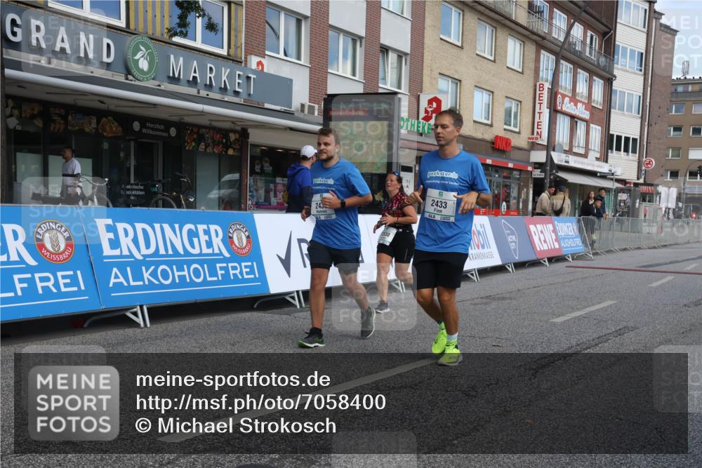 15.09.2024 - PSD Bank Halbmarathon Michael Strokosch http://msf.ph/oto/7058400 15.09.2024 13:00:14 Ziel 2433, 2435, 2830 meine-sportfotos.de